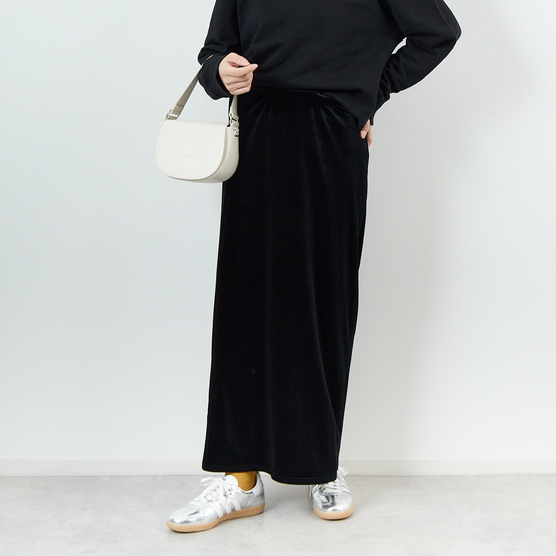 USINE [ユジーヌ] ベロアタイトスカート [IN2-SK-5] BLACK &&モデル身長：162cm 着用サイズ：36&&