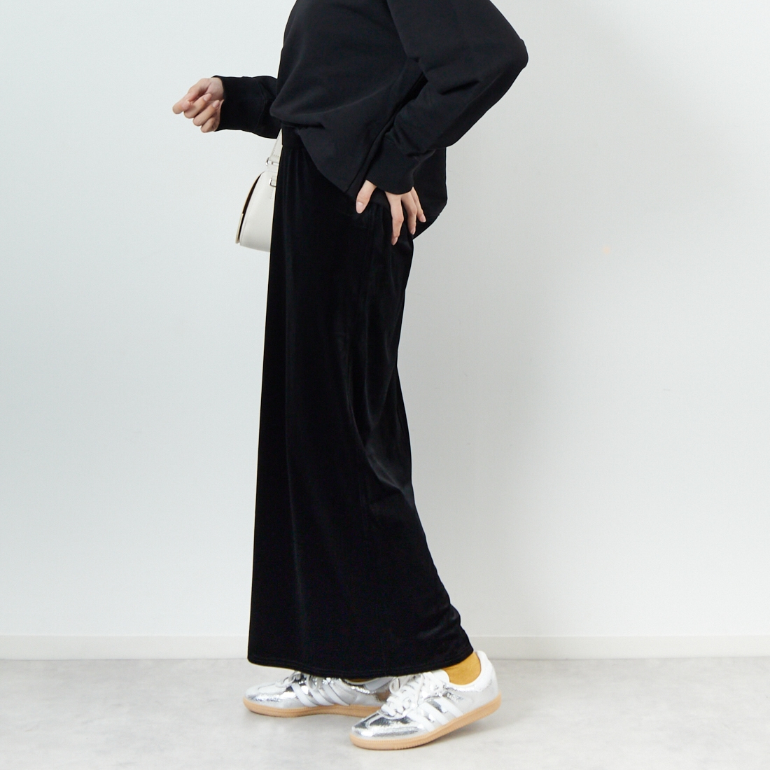 USINE [ユジーヌ] ベロアタイトスカート [IN2-SK-5] BLACK &&モデル身長：162cm 着用サイズ：36&&