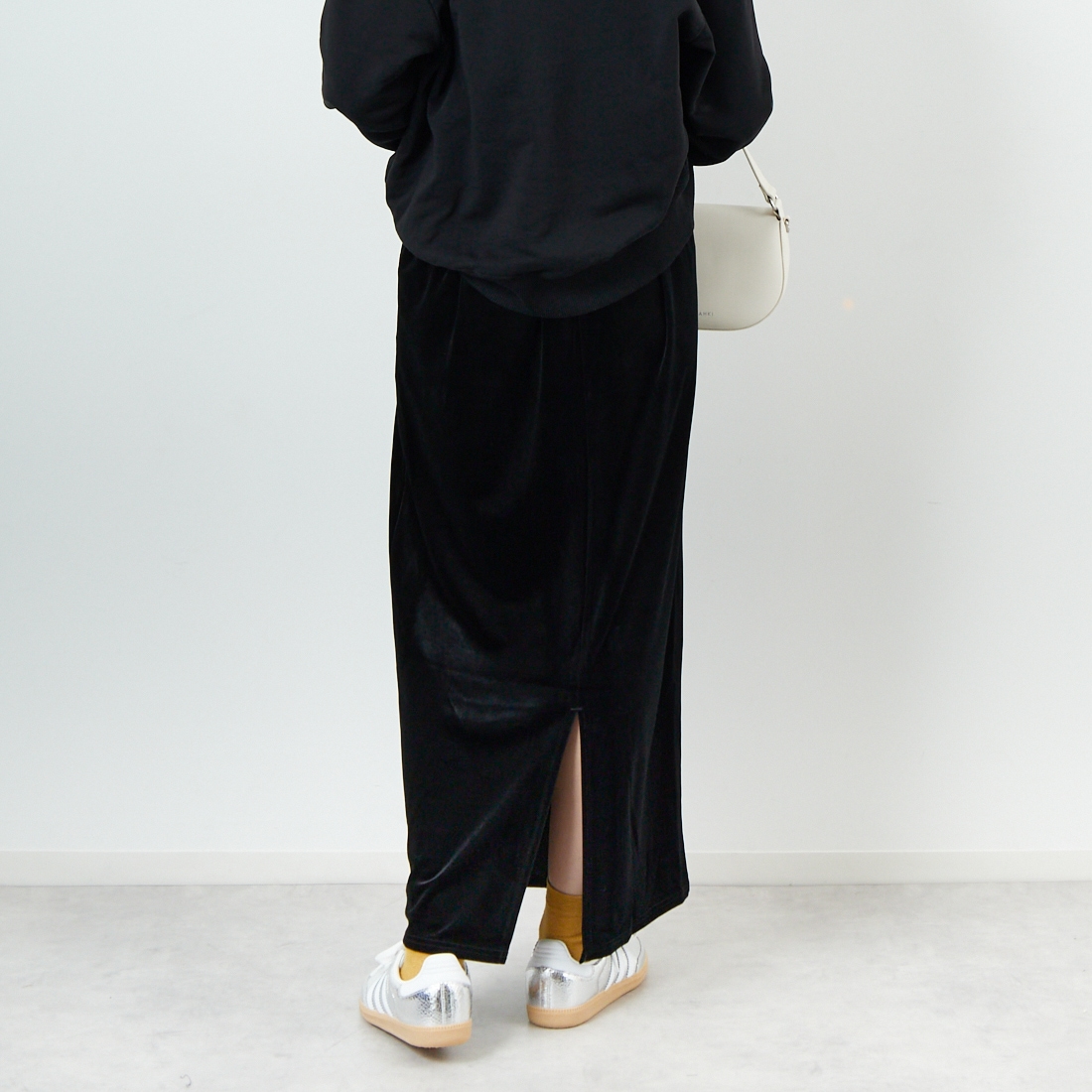 USINE [ユジーヌ] ベロアタイトスカート [IN2-SK-5] BLACK &&モデル身長：162cm 着用サイズ：36&&
