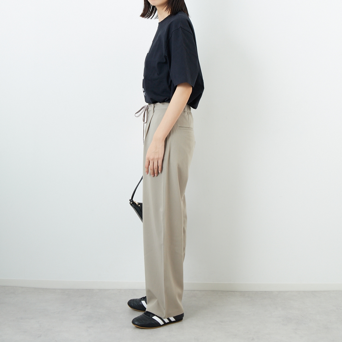 Noir Fabrik [ヌワールファブリック] ウエストドロー付カーブイージーパンツ [IN17-PT-5] KHK BEIGE &&モデル身長：162cm 着用サイズ：XS&&
