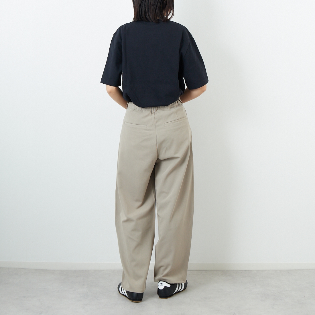 Noir Fabrik [ヌワールファブリック] ウエストドロー付カーブイージーパンツ [IN17-PT-5] KHK BEIGE &&モデル身長：162cm 着用サイズ：XS&&