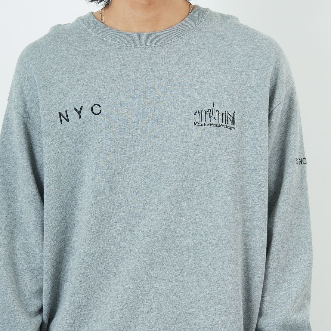 MANHATTAN PORTAGE [マンハッタンポーテージ] ロゴ刺繍スウェット [MP-M598] 04 H.GRAY &&モデル身長：179cm 着用サイズ：L&&