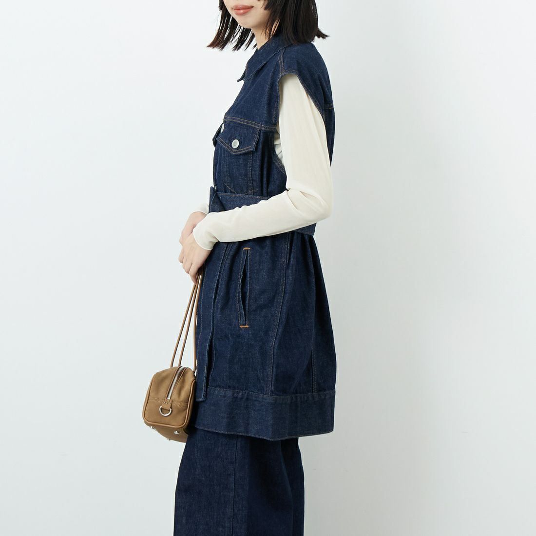 SOMETHING [サムシング] ベルテッドデニムジャケット [SAT005] 00 O.W &&モデル身長：162cm 着用サイズ：F&&