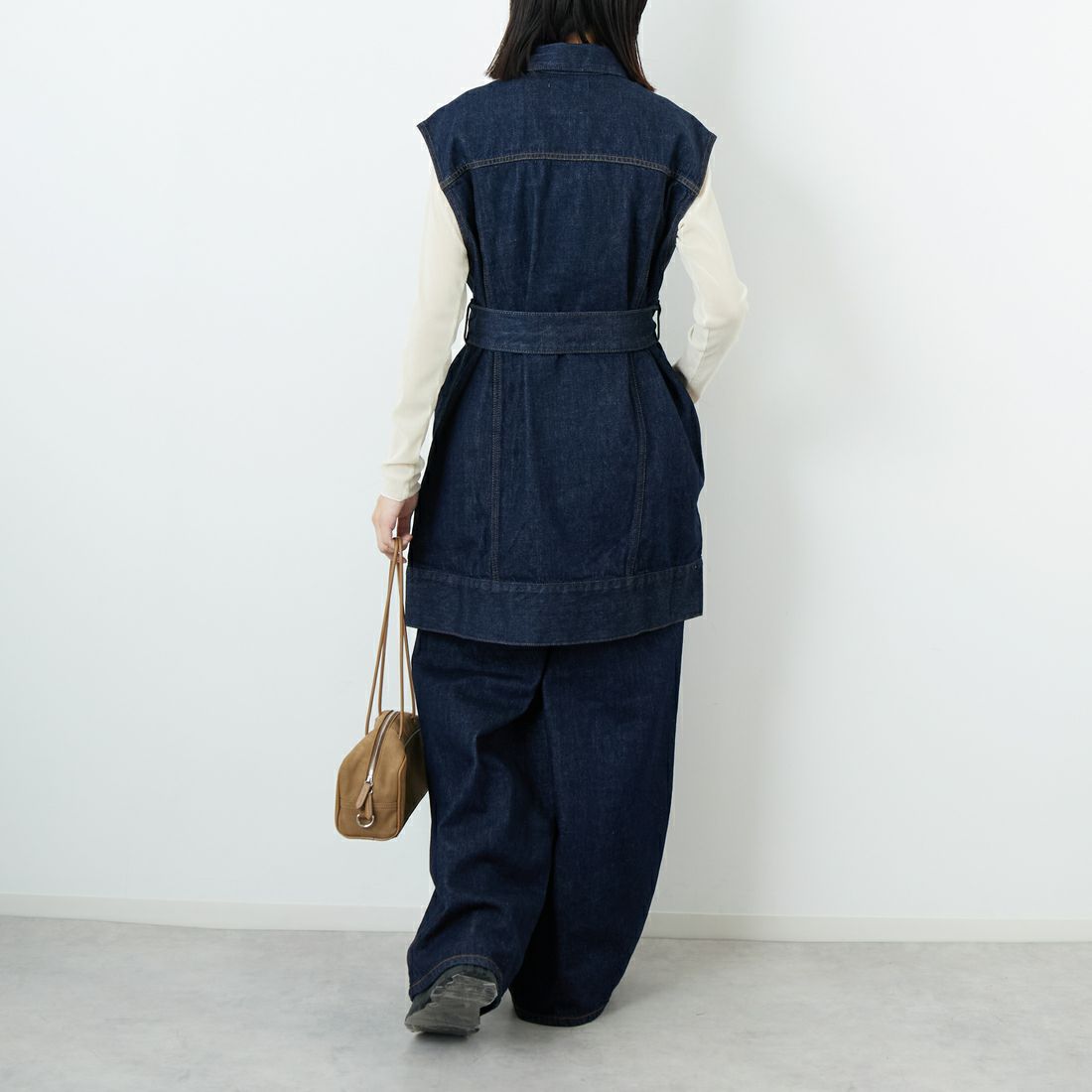 SOMETHING [サムシング] ベルテッドデニムジャケット [SAT005] 00 O.W &&モデル身長：162cm 着用サイズ：F&&