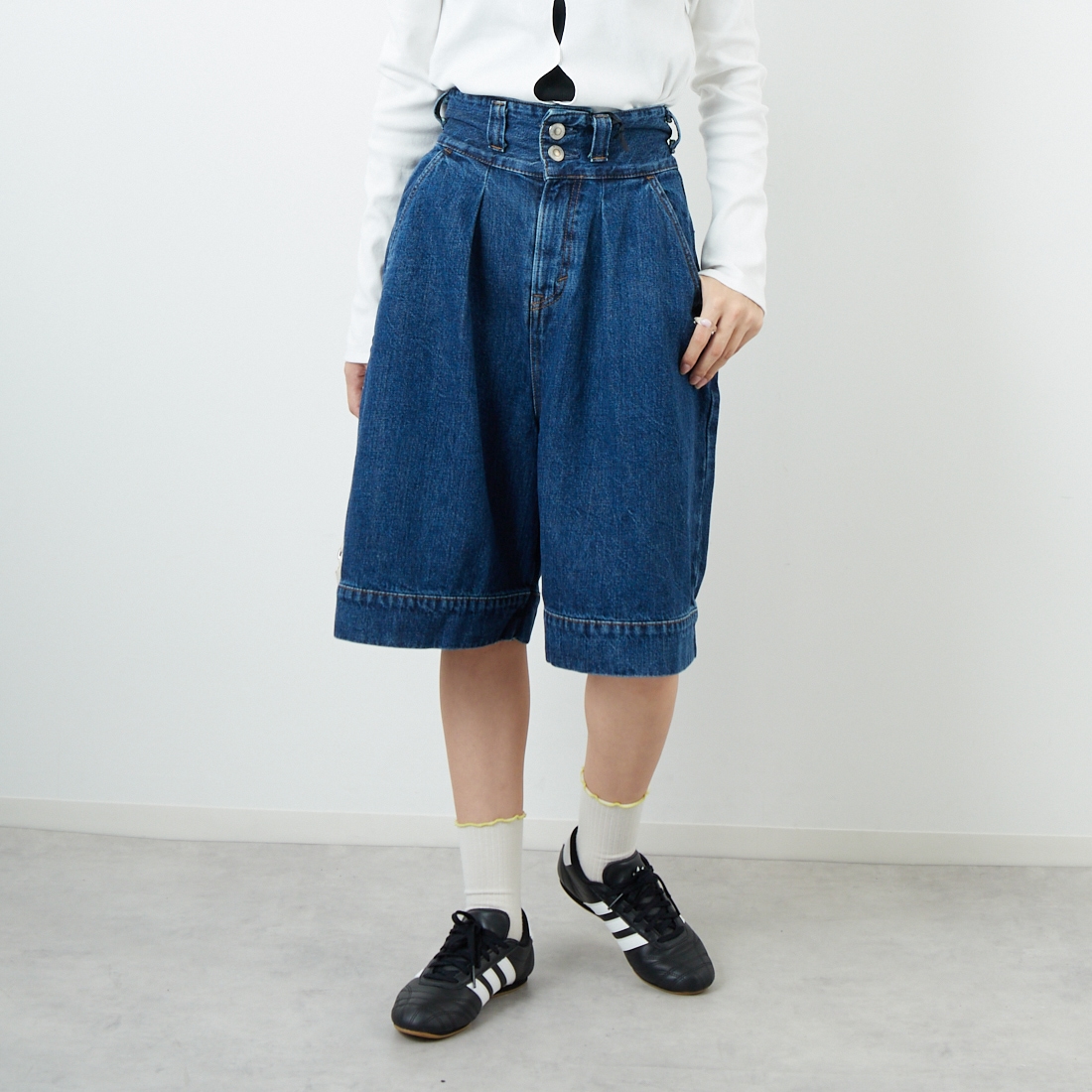 SOMETHING [サムシング] デニムハーフパンツ [SA1800] 40 MID BLU &&モデル身長：162cm 着用サイズ：XS&&