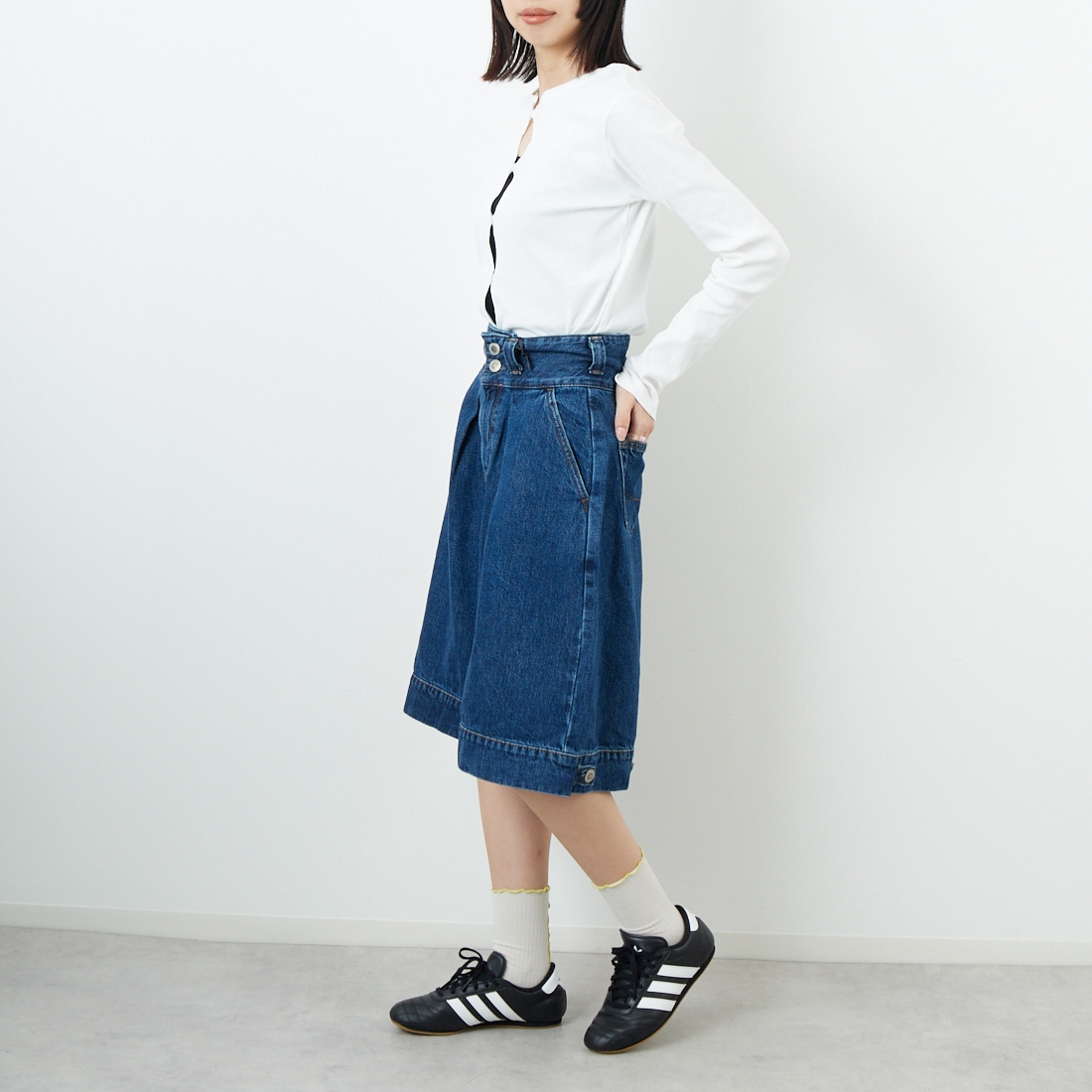 SOMETHING [サムシング] デニムハーフパンツ [SA1800] 40 MID BLU &&モデル身長：162cm 着用サイズ：XS&&