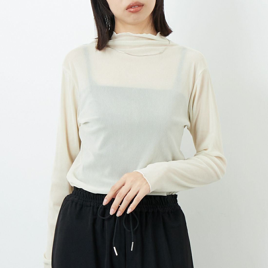 USINE [ユジーヌ] フロッキーチュールタートルネックTシャツ [21256065] 032 ｱｲﾎﾞﾘｰ &&モデル身長：162cm 着用サイズ：F&&