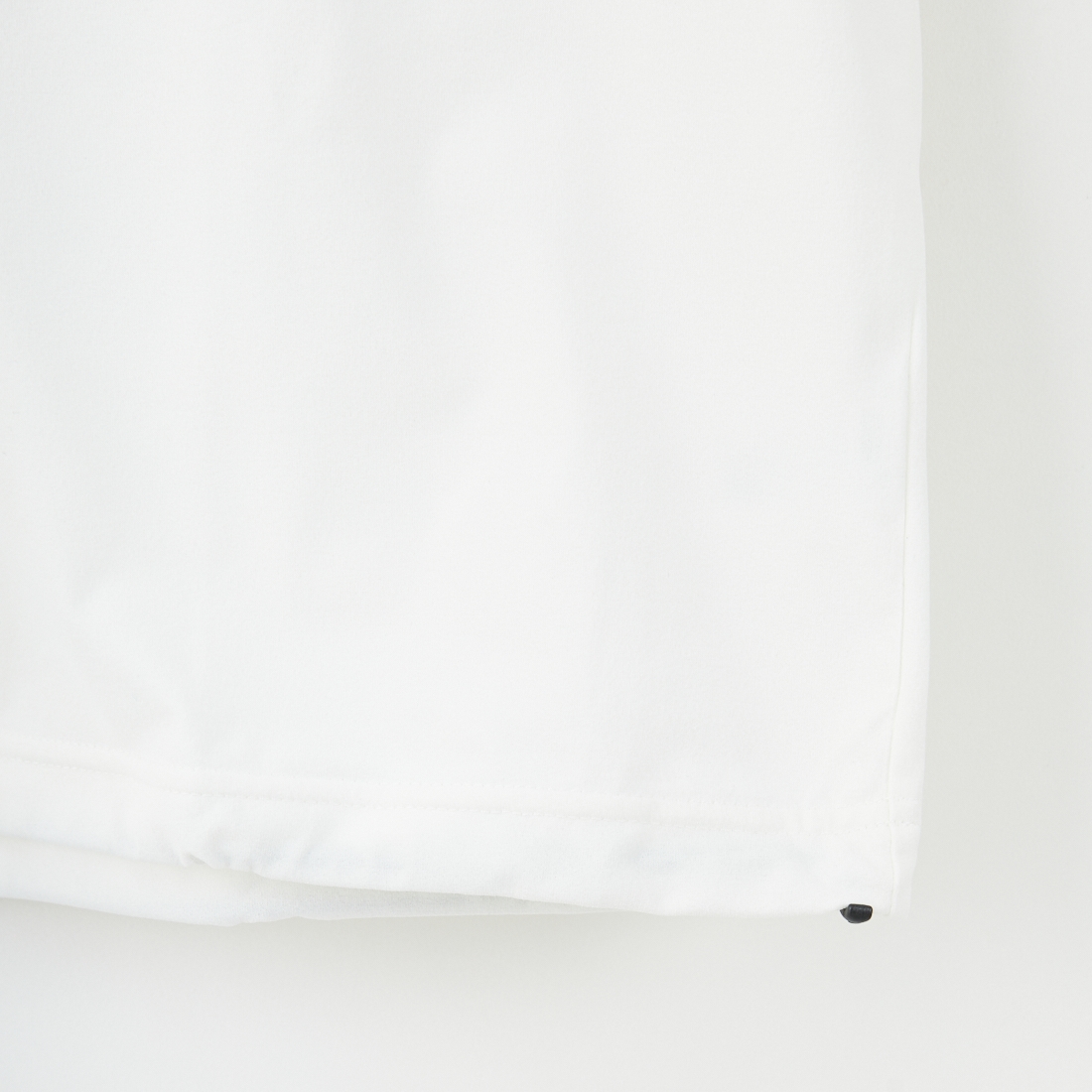 Marmot [マーモット] 別注 ドローコード付き ワンポイントロゴ ロングスリーブポケットTシャツ [MTFW25U04IN-JF] WHITE