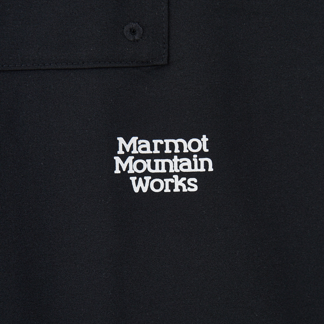 Marmot [マーモット] 別注 ドローコード付き ワンポイントロゴ ロングスリーブポケットTシャツ [MTFW25U04IN-JF] BLACK