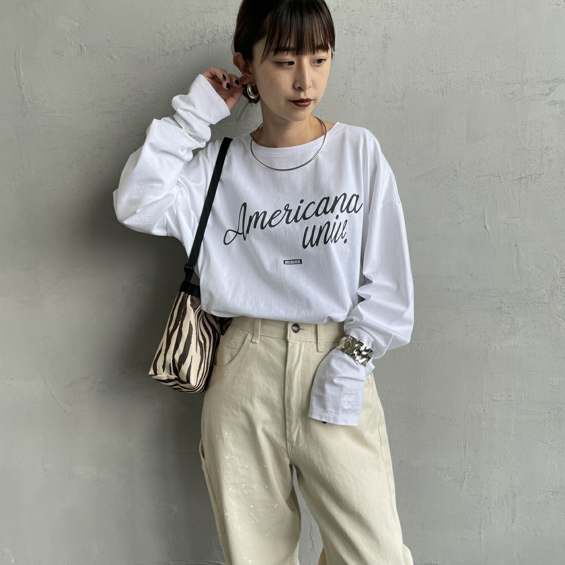 MICA&DEAL [マイカアンドディール] AMERICANA × MICA&DEAL ロングスリーブTシャツ [0125309271] WHITE &&モデル身長：150cm 着用サイズ：F&&