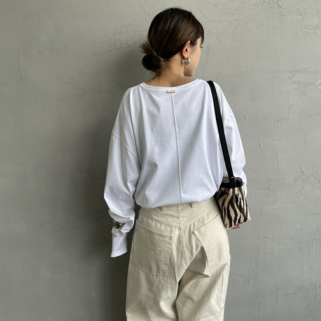 MICA&DEAL [マイカアンドディール] AMERICANA × MICA&DEAL ロングスリーブTシャツ [0125309271] WHITE &&モデル身長：150cm 着用サイズ：F&&