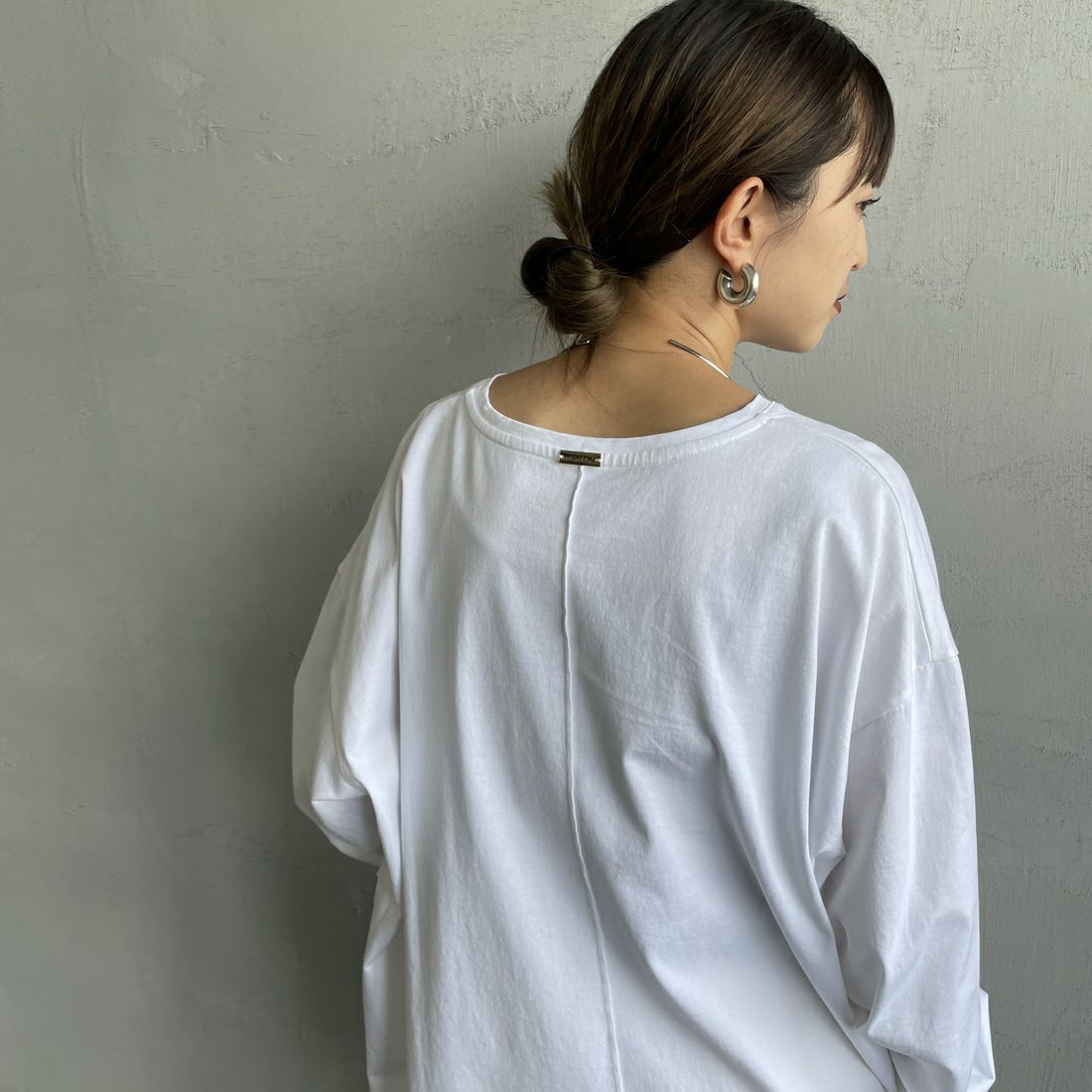 MICA&DEAL [マイカアンドディール] AMERICANA × MICA&DEAL ロングスリーブTシャツ [0125309271] WHITE &&モデル身長：150cm 着用サイズ：F&&