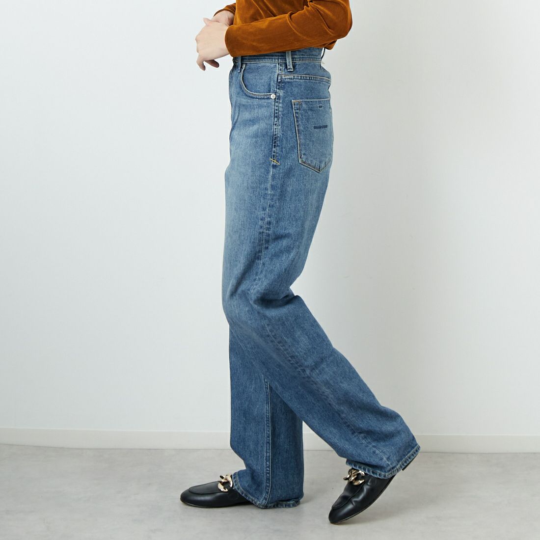 YANUK [ヤヌーク] ボーイズストレート LEA [57143232] VHB &&モデル身長：162cm 着用サイズ：23&&