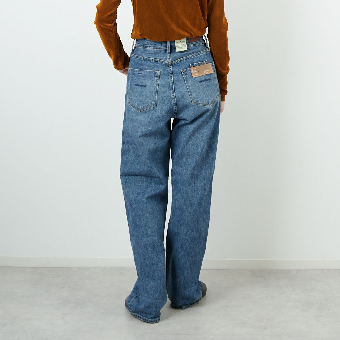 YANUK [ヤヌーク] ボーイズストレート LEA [57143232] VHB &&モデル身長：162cm 着用サイズ：23&&