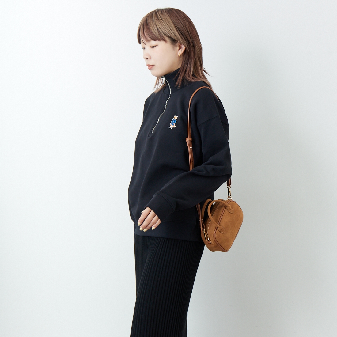 MAISON KITSUNE [メゾン キツネ] ドレスドフォックス ハーフジップスウェット [PW00321KM0341] P199 BLACK &&モデル身長：167cm 着用サイズ：M&&