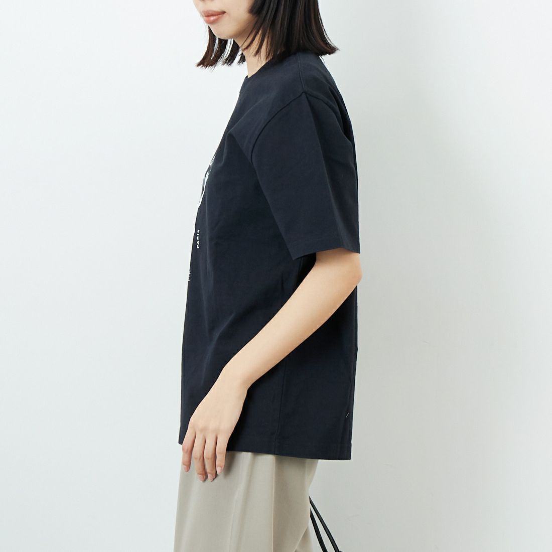 MAISON KITSUNE [メゾン キツネ] パーティーフォックス コンフォートTシャツ [PM00116KJ7025] P199 BLACK &&モデル身長：162cm 着用サイズ：XS&&