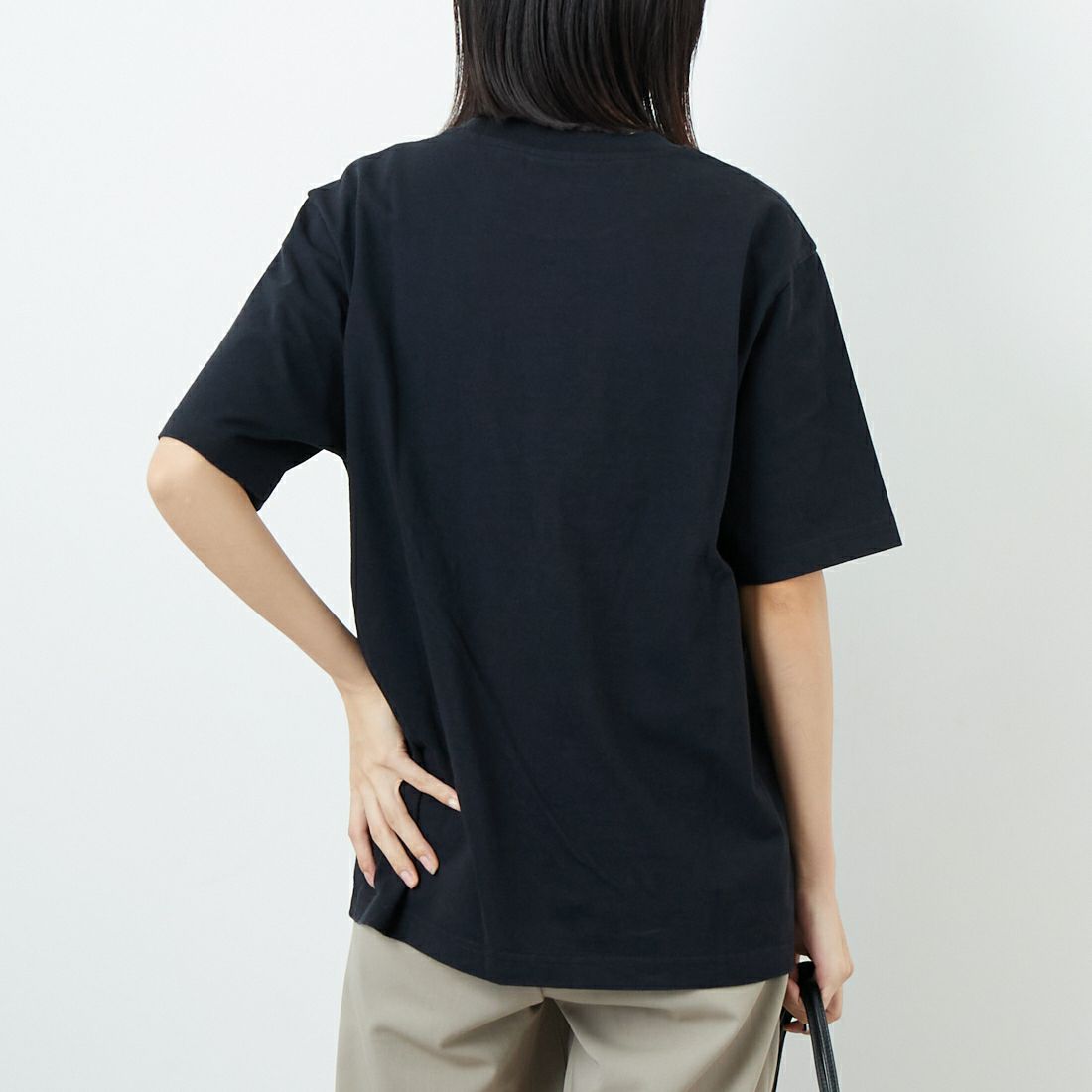 MAISON KITSUNE [メゾン キツネ] パーティーフォックス コンフォートTシャツ [PM00116KJ7025] P199 BLACK &&モデル身長：162cm 着用サイズ：XS&&