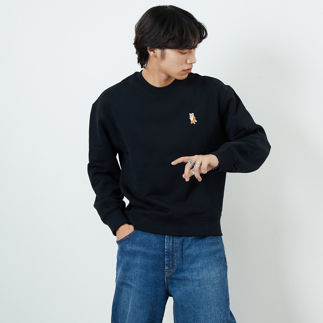 MAISON KITSUNE [メゾン キツネ] スタンディングフォックス コンフォートスウェット [PM00311KM0341] P199 BLACK &&モデル身長：179cm 着用サイズ：S&&