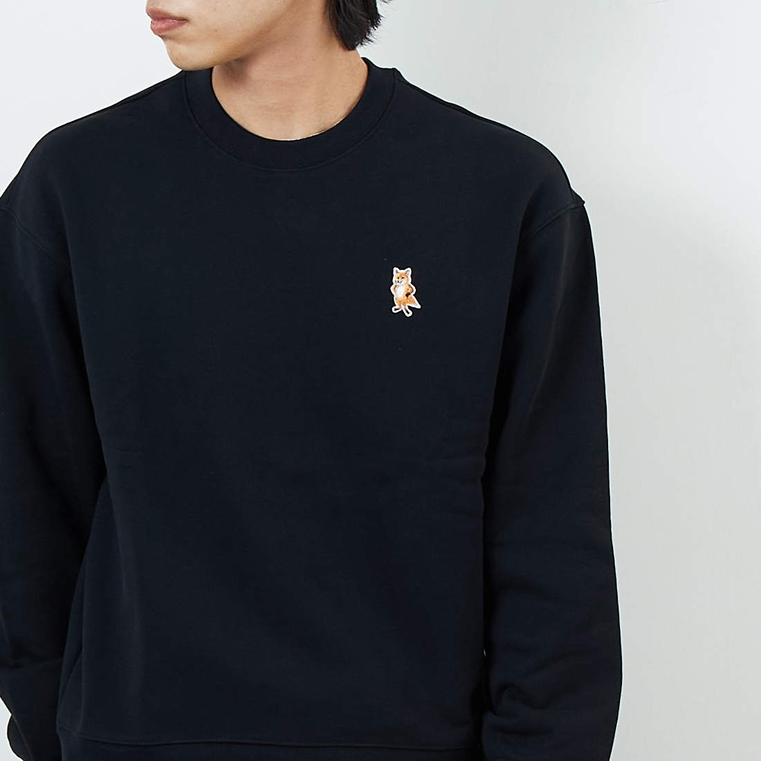 MAISON KITSUNE [メゾン キツネ] スタンディングフォックス コンフォートスウェット [PM00311KM0341] P199 BLACK &&モデル身長：179cm 着用サイズ：S&&