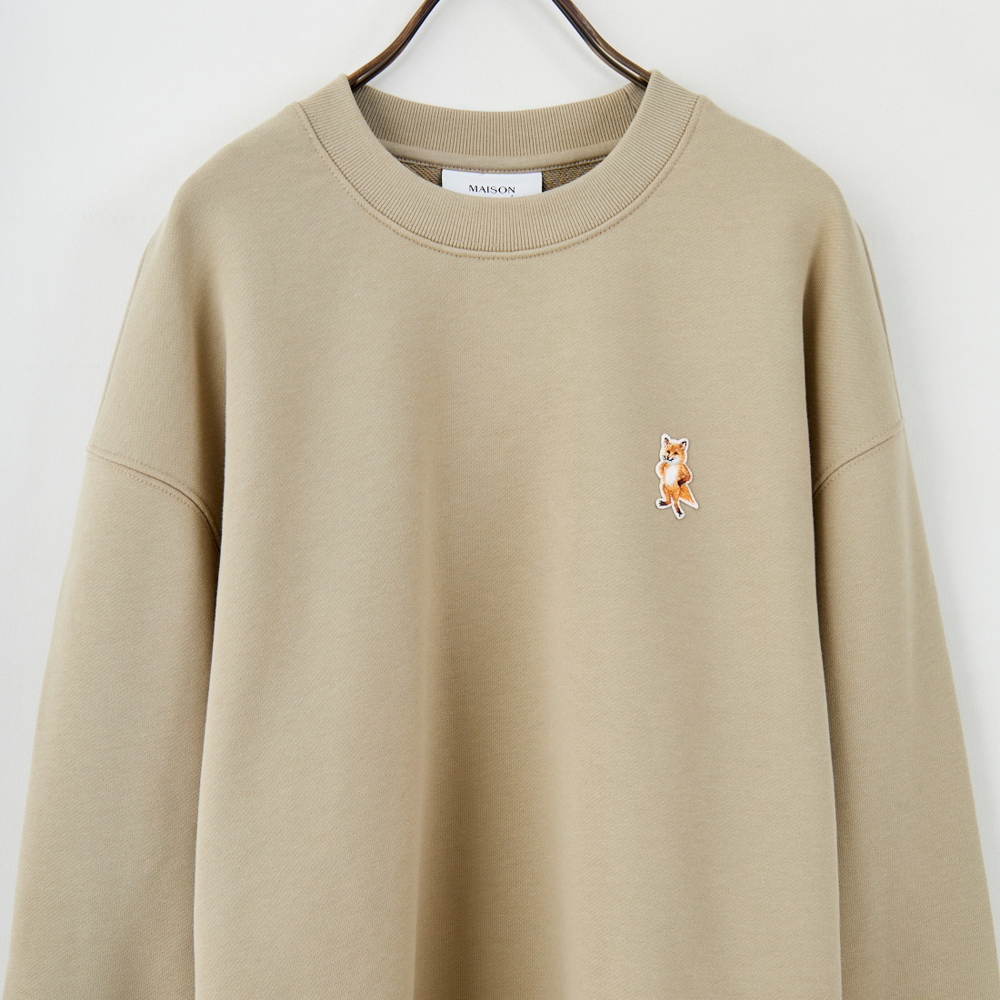 MAISON KITSUNE [メゾン キツネ] スタンディングフォックス コンフォートスウェット [PM00311KM0341] 0302 C.BEI