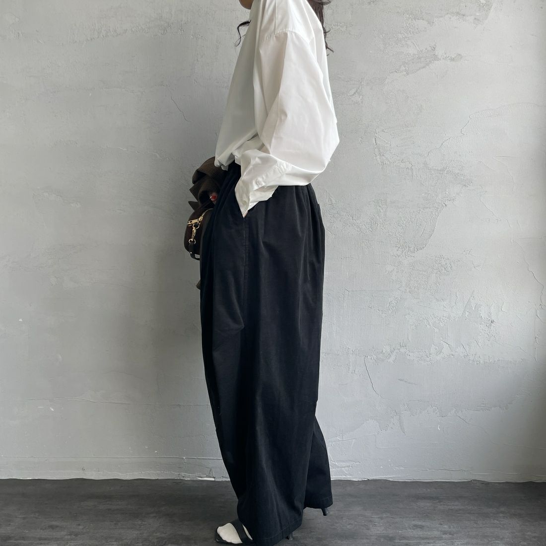 mizuiro ind [ミズイロインド] 別注 コーデュロイワイドパンツ [50053-JF] BLACK &&モデル身長：160cm 着用サイズ：F&&