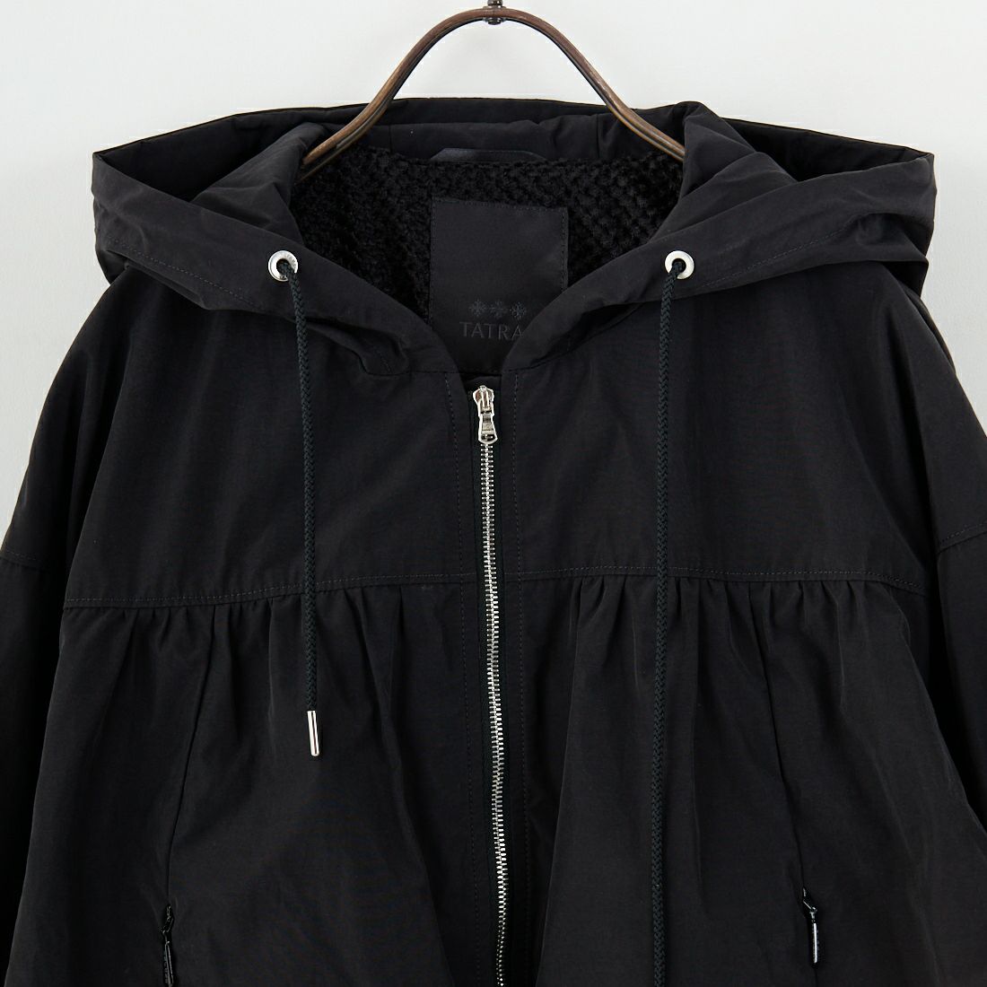 美品 タトラス ブルゾン フード ブラック 03 近年モデル TATRAS [タトラス] TELEKIA フードブルゾン [LJXA0091033588