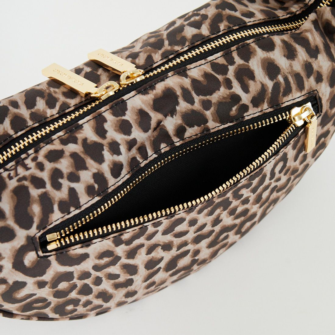 VIOLAd'ORO [ヴィオラドーロ] BIANCA レオパード柄ボディバッグ [V-2257] LEOPARD/BK