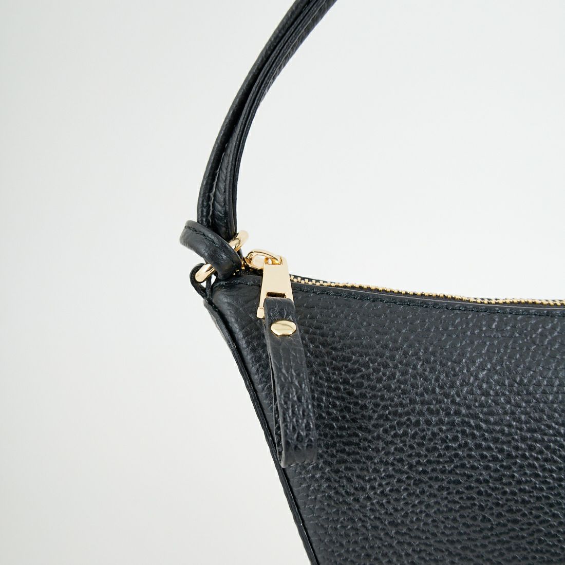 【AULENTTI オウレンティ】ショルダー付きハンドバッグ AULENTTI ハンドバッグ 「AULENTTI/オウレンティ」チェーン付