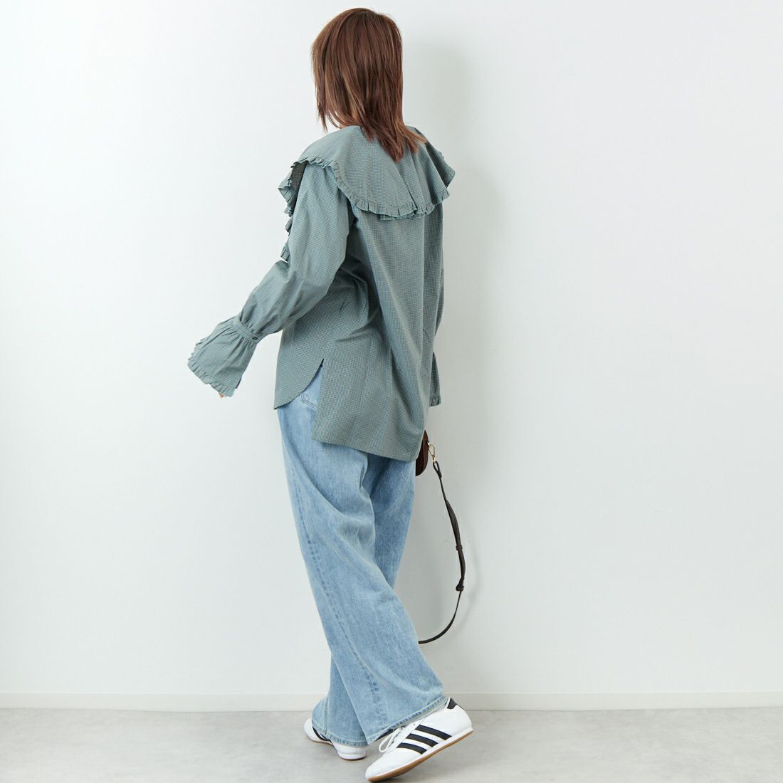 WHYTO. [ホワイト] チェックフリルブラウス [WHT25FBL4077] LTBLUE &&モデル身長：167cm 着用サイズ：36&&