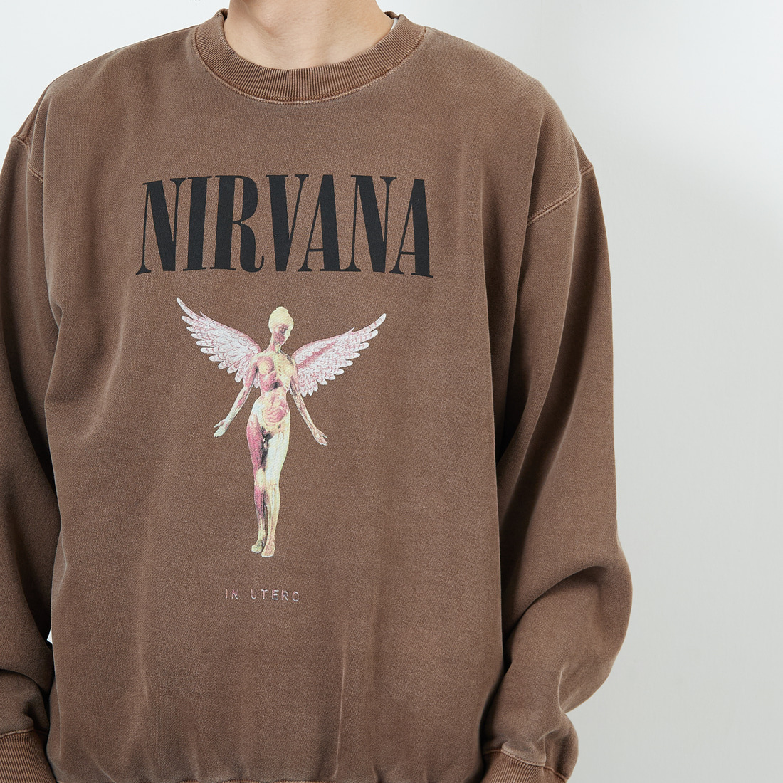 GOOD ROCK SPEED [グッドロックスピード] 別注 NIRVANA プリントスウェット [INTN-051-JF] BROWN &&モデル身長：168cm 着用サイズ：L&&