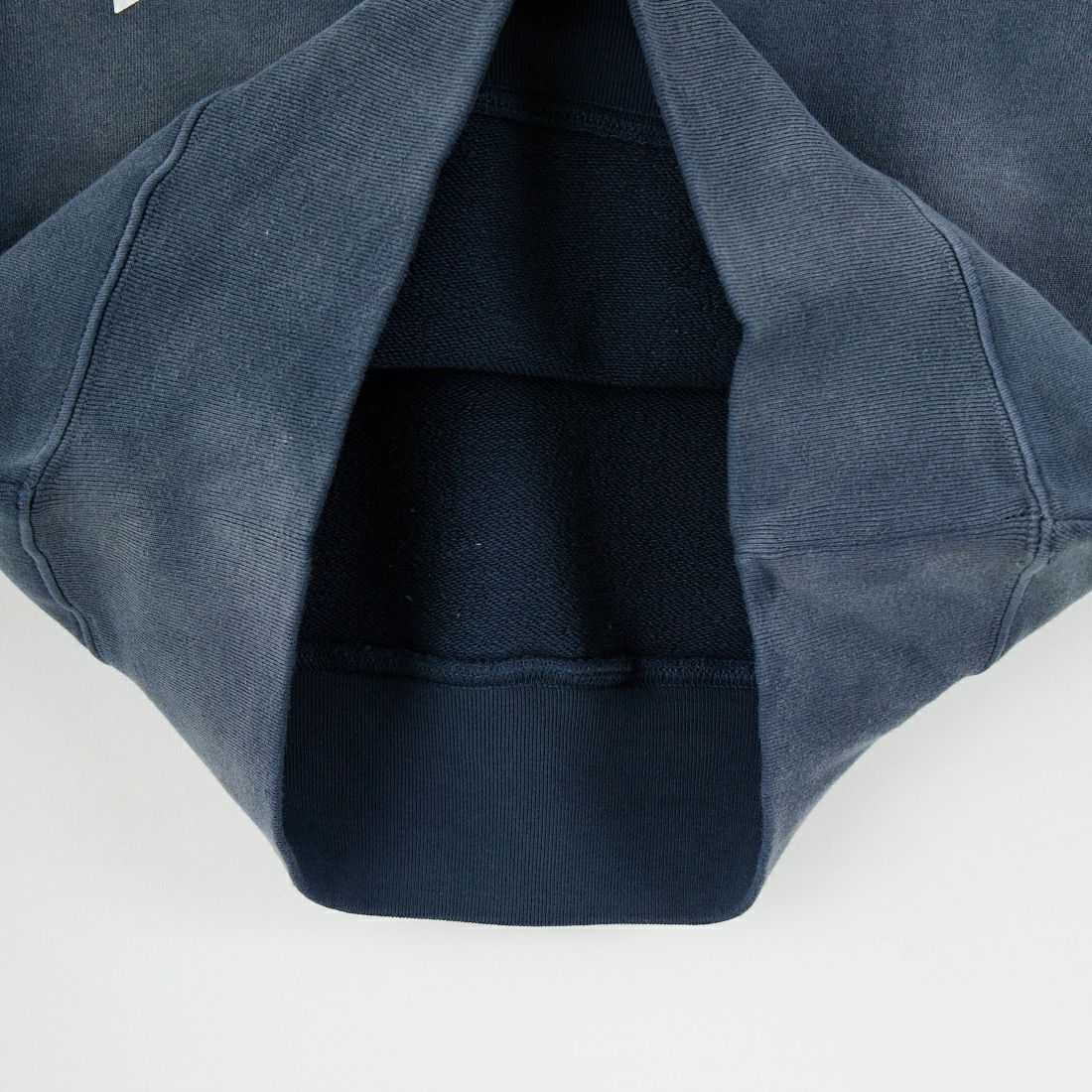 RhodolirioN [ロドリリオン] ロゴタイプクルーネックスウェット