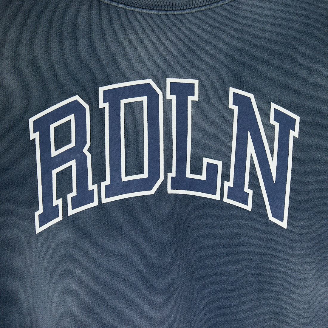 RhodolirioN [ロドリリオン] ロゴタイプクルーネックスウェット