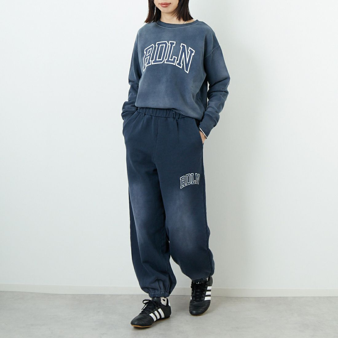 RhodolirioN [ロドリリオン] ロゴタイプバルーンパンツ [RV1070] B NAVY &&モデル身長：162cm 着用サイズ：0&&