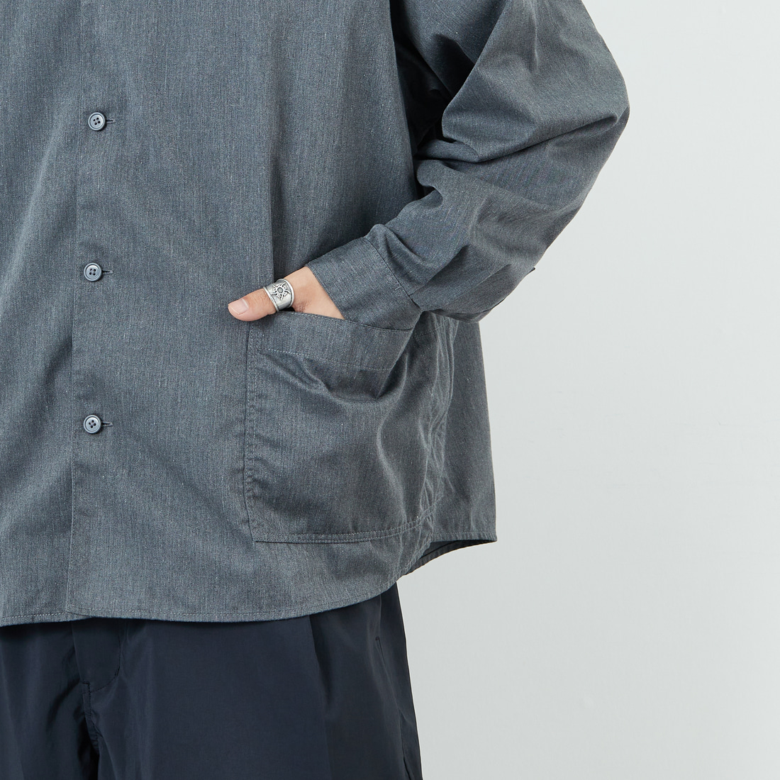 DANTON [ダントン] ワンポイントロゴ シャツジャケット [DT-B0396TCC] GREY &&モデル身長：179cm 着用サイズ：42&&