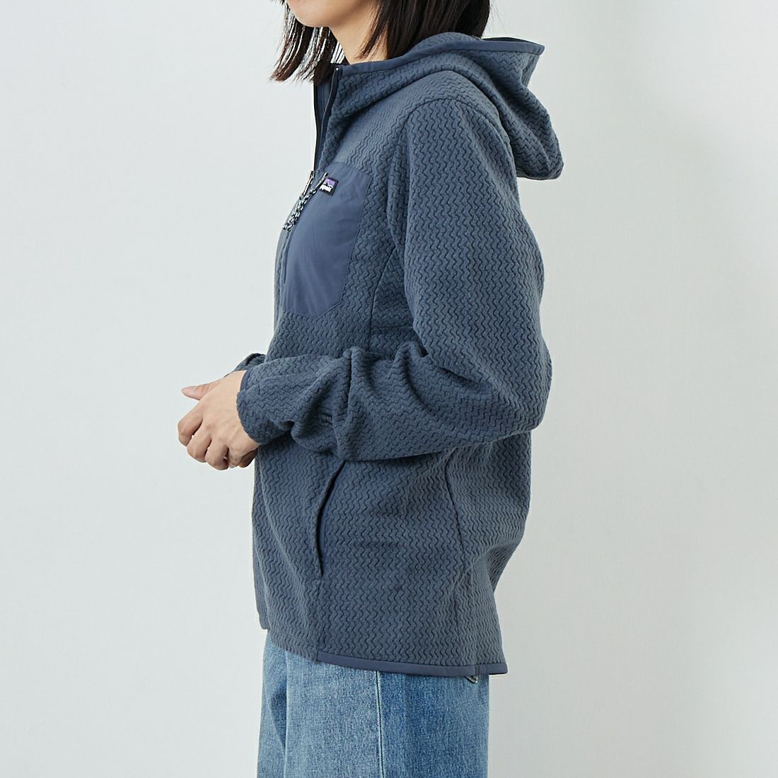 patagonia [パタゴニア] キッズ R1 エア フルジップ フーディ [64810] SMDB &&モデル身長：162cm 着用サイズ：KID-XXL&&