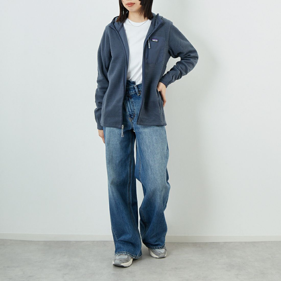 patagonia [パタゴニア] キッズ R1 エア フルジップ フーディ [64810] SMDB &&モデル身長：162cm 着用サイズ：KID-XXL&&