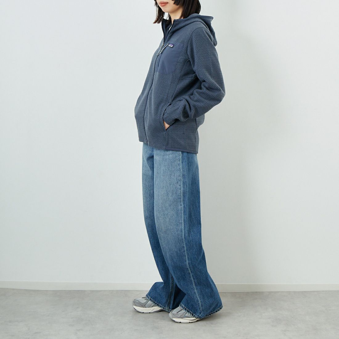 patagonia [パタゴニア] キッズ R1 エア フルジップ フーディ [64810] SMDB &&モデル身長：162cm 着用サイズ：KID-XXL&&