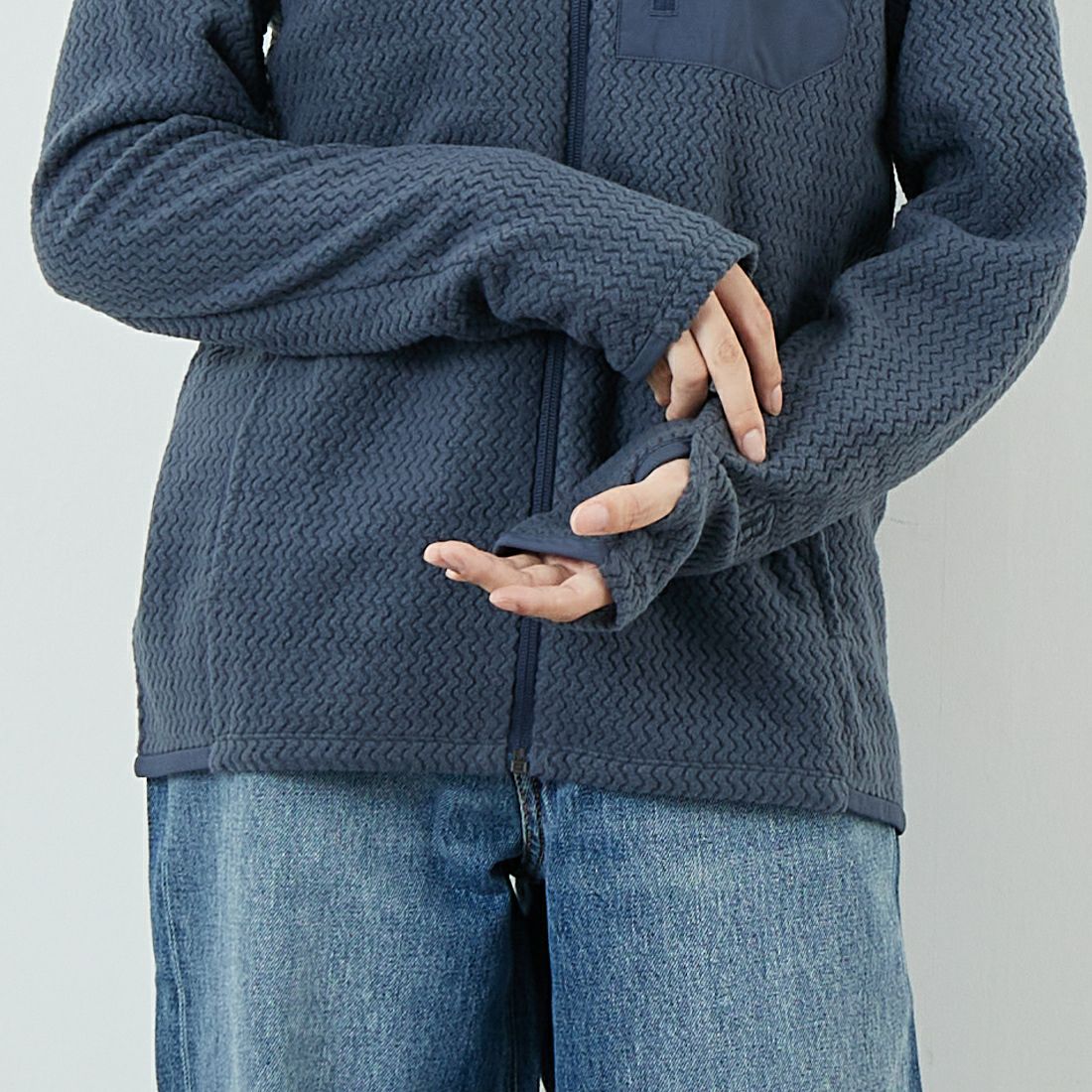 patagonia [パタゴニア] キッズ R1 エア フルジップ フーディ [64810] SMDB &&モデル身長：162cm 着用サイズ：KID-XXL&&