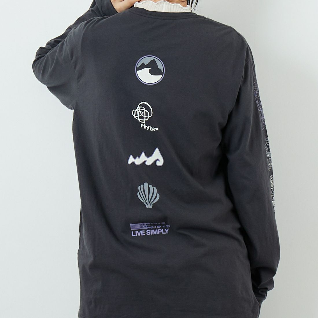 patagonia [パタゴニア] メンズ ロングスリーブ ロングウェイラウンド オーガニックTシャツ [37821] INBK &&モデル身長：162cm 着用サイズ：S&&