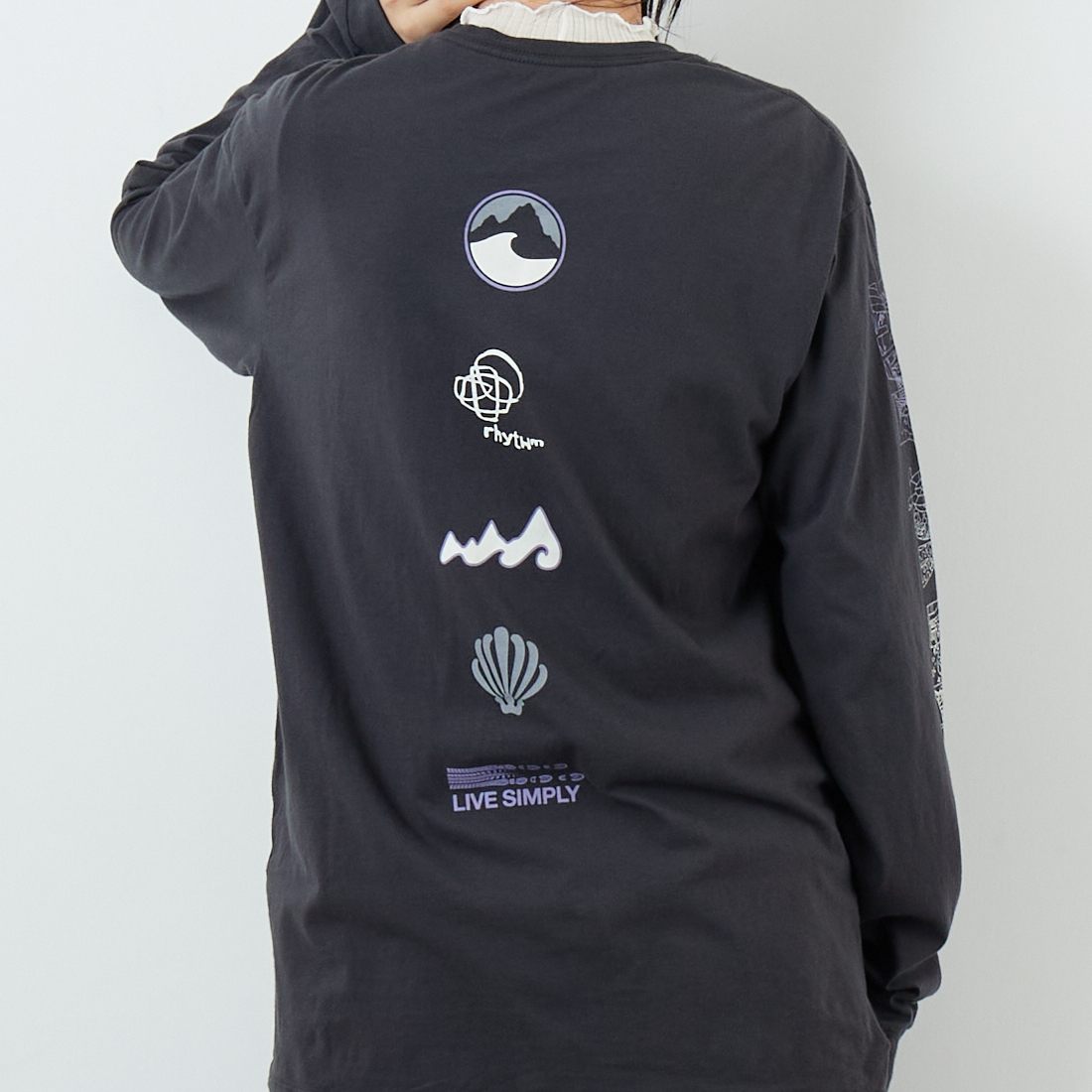 patagonia [パタゴニア] メンズ ロングスリーブ ロングウェイラウンド オーガニックTシャツ [37821] INBK &&モデル身長：162cm 着用サイズ：S&&