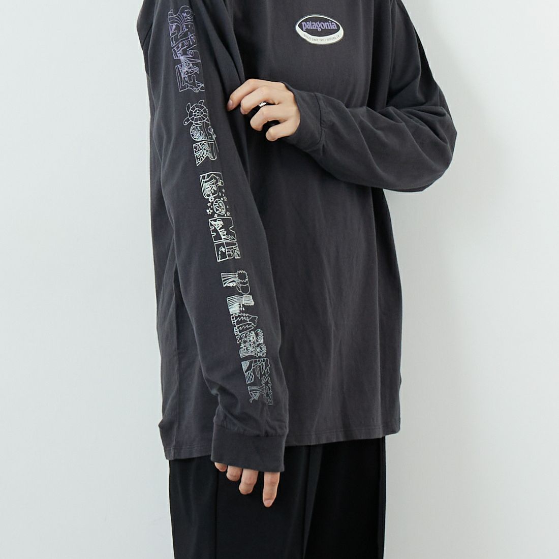 patagonia [パタゴニア] メンズ ロングスリーブ ロングウェイラウンド オーガニックTシャツ [37821] INBK &&モデル身長：162cm 着用サイズ：S&&