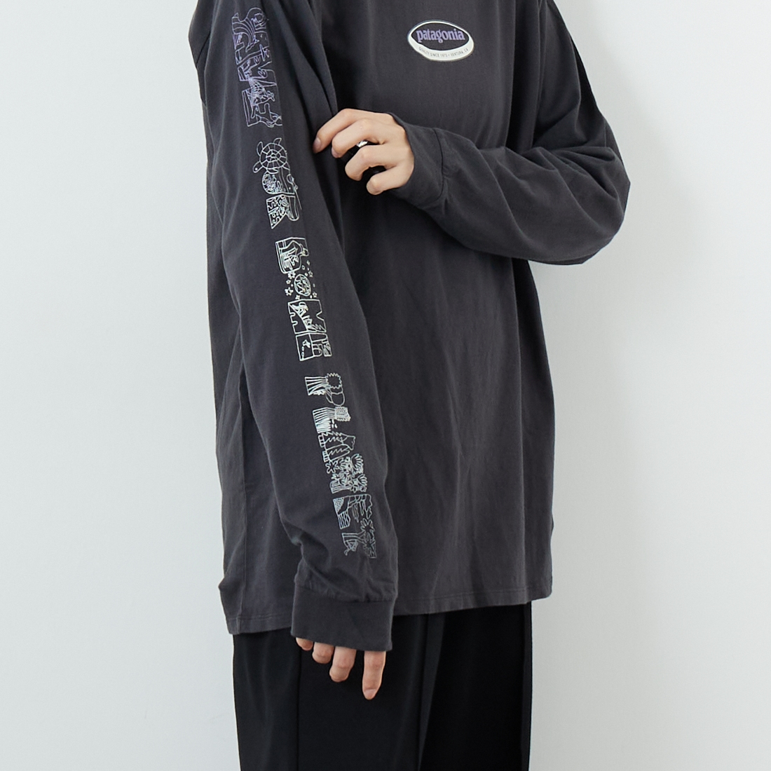 patagonia [パタゴニア] メンズ ロングスリーブ ロングウェイラウンド オーガニックTシャツ [37821] INBK &&モデル身長：162cm 着用サイズ：S&&