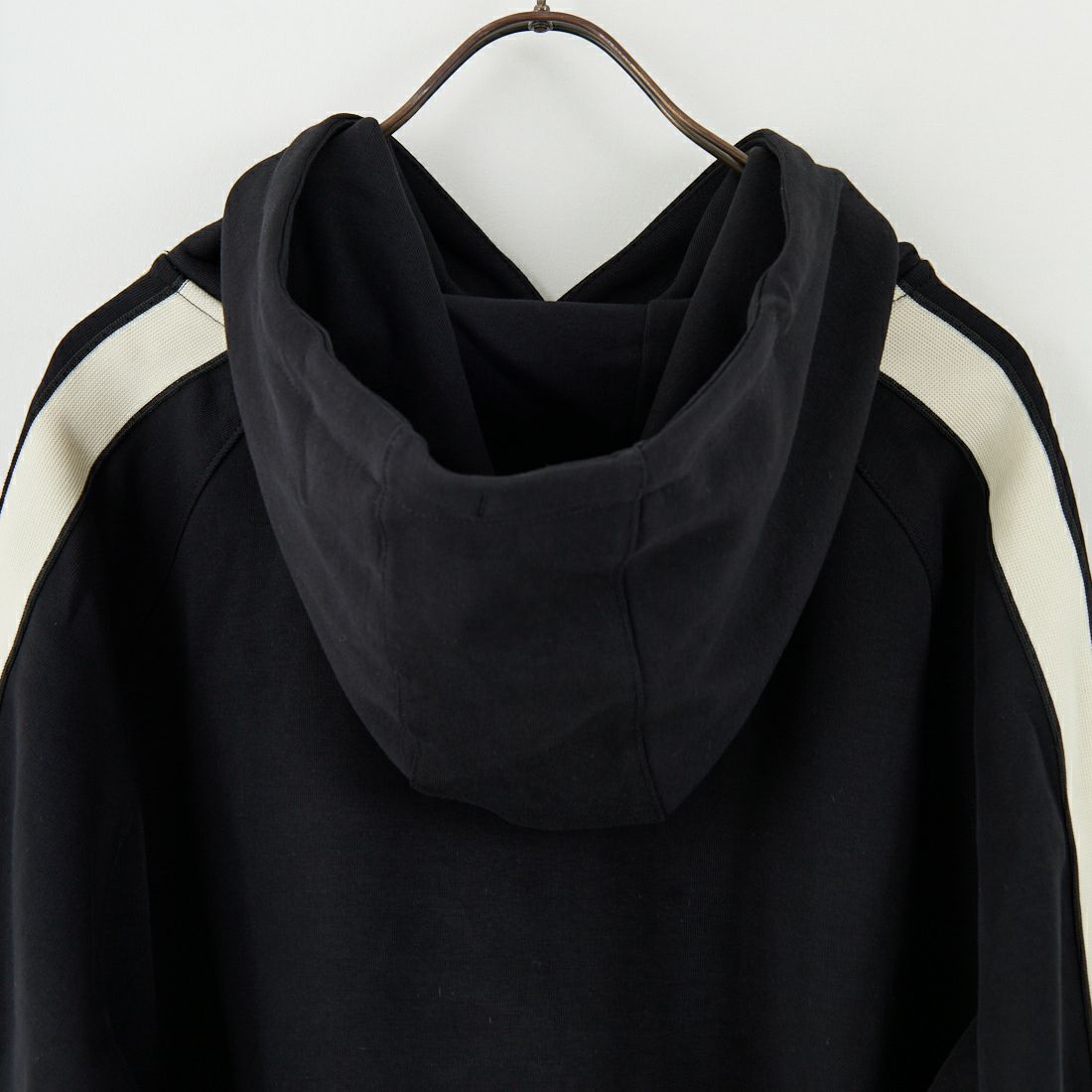 BALR. [ボーラー] テープフーディ [B12611162] JET BLACKBALR. [ボーラー] テープフーディ [B12611162] JET BLACK