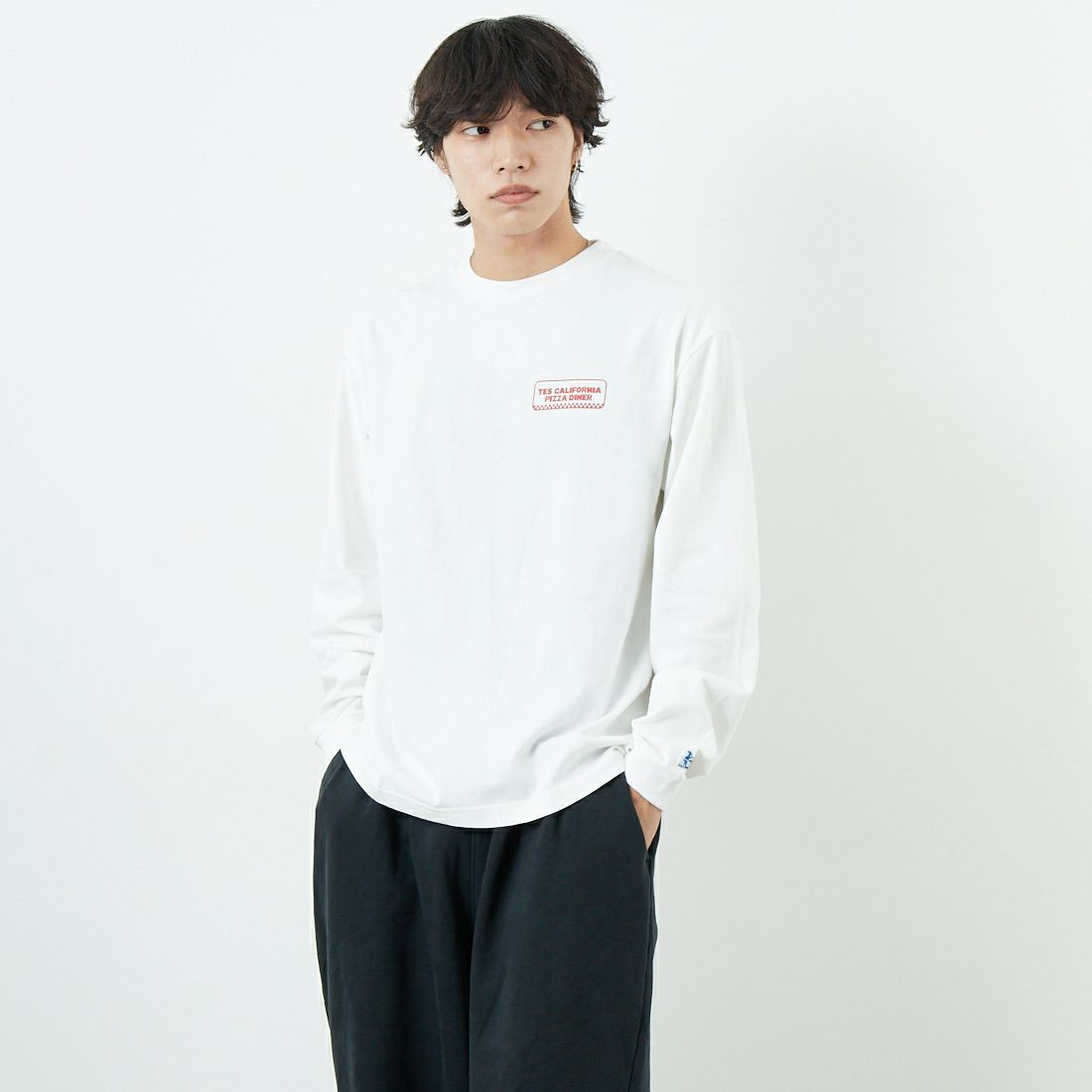 The Endless Summer [エンドレスサマー] CALIFORNIA PIZZA DINER ロングスリーブTシャツ [FH-25774328] 07 WHITE &&モデル身長：179cm 着用サイズ：M&&