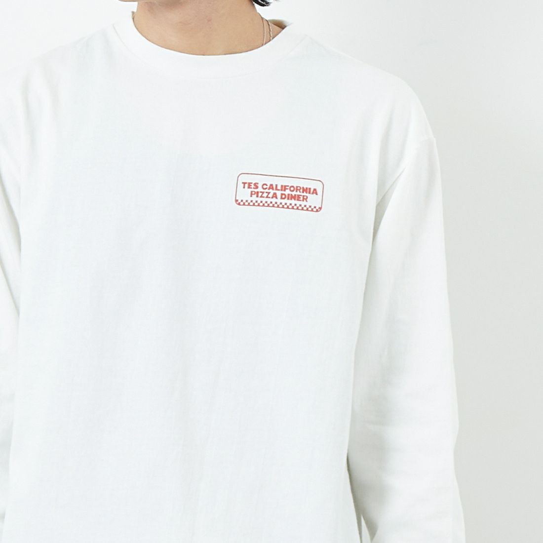 The Endless Summer [エンドレスサマー] CALIFORNIA PIZZA DINER ロングスリーブTシャツ [FH-25774328] 07 WHITE &&モデル身長：179cm 着用サイズ：M&&