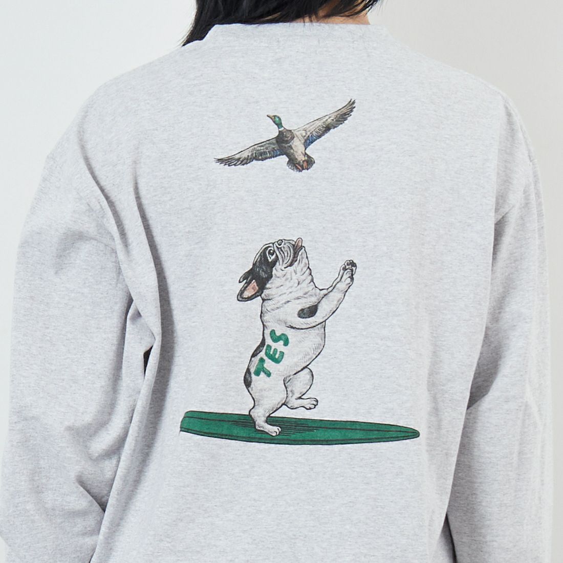 The Endless Summer [エンドレスサマー] 4カラーロゴプリント ロングスリーブTシャツ [FH-25774326] 03 MIX GRY &&モデル身長：167cm 着用サイズ：S&&