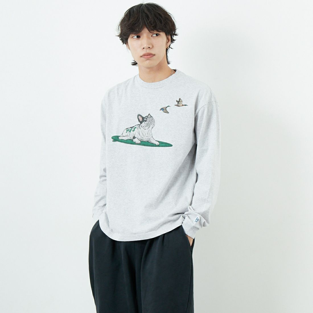 The Endless Summer [エンドレスサマー] 4カラーロゴプリント ロングスリーブTシャツ [FH-25774326] 03 MIX GRY &&モデル身長：179cm 着用サイズ：M&&