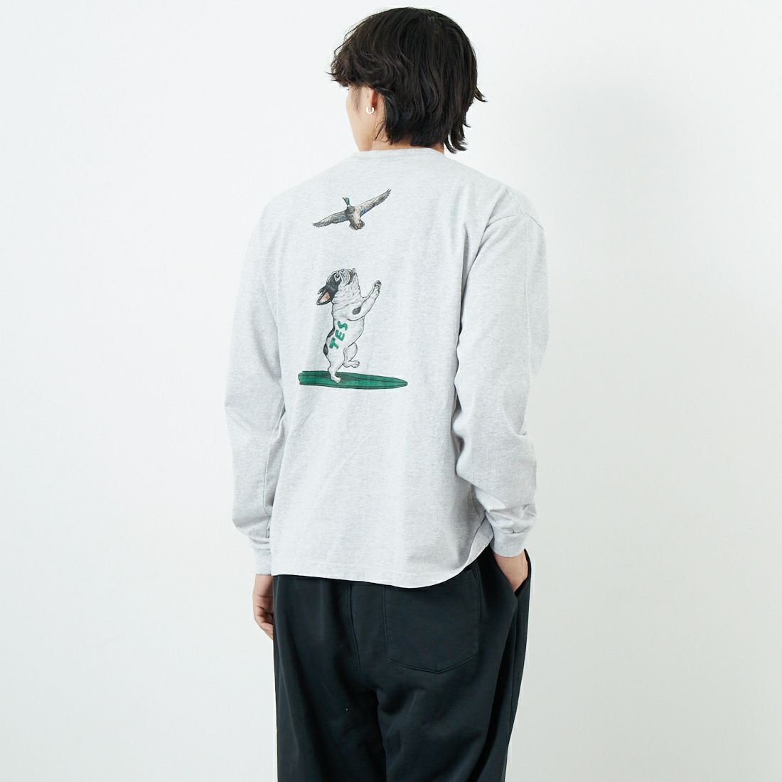 The Endless Summer [エンドレスサマー] 4カラーロゴプリント ロングスリーブTシャツ [FH-25774326] 03 MIX GRY &&モデル身長：179cm 着用サイズ：M&&