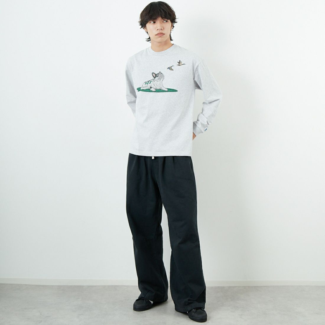 The Endless Summer [エンドレスサマー] 4カラーロゴプリント ロングスリーブTシャツ [FH-25774326] 03 MIX GRY &&モデル身長：179cm 着用サイズ：M&&