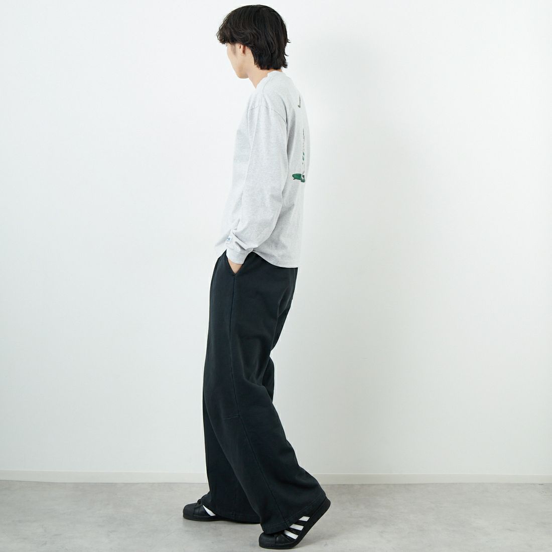 The Endless Summer [エンドレスサマー] 4カラーロゴプリント ロングスリーブTシャツ [FH-25774326] 03 MIX GRY &&モデル身長：179cm 着用サイズ：M&&